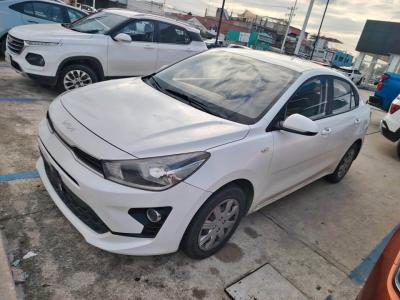 Auto - Kia Rio Sedán