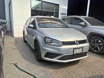 Auto - Volkswagen Vento